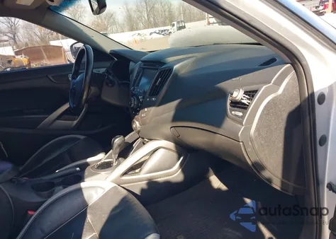 2015 Hyundai Veloster Turbo z USA, uszkodzony, nr VIN KMHTC6AE3FU240657